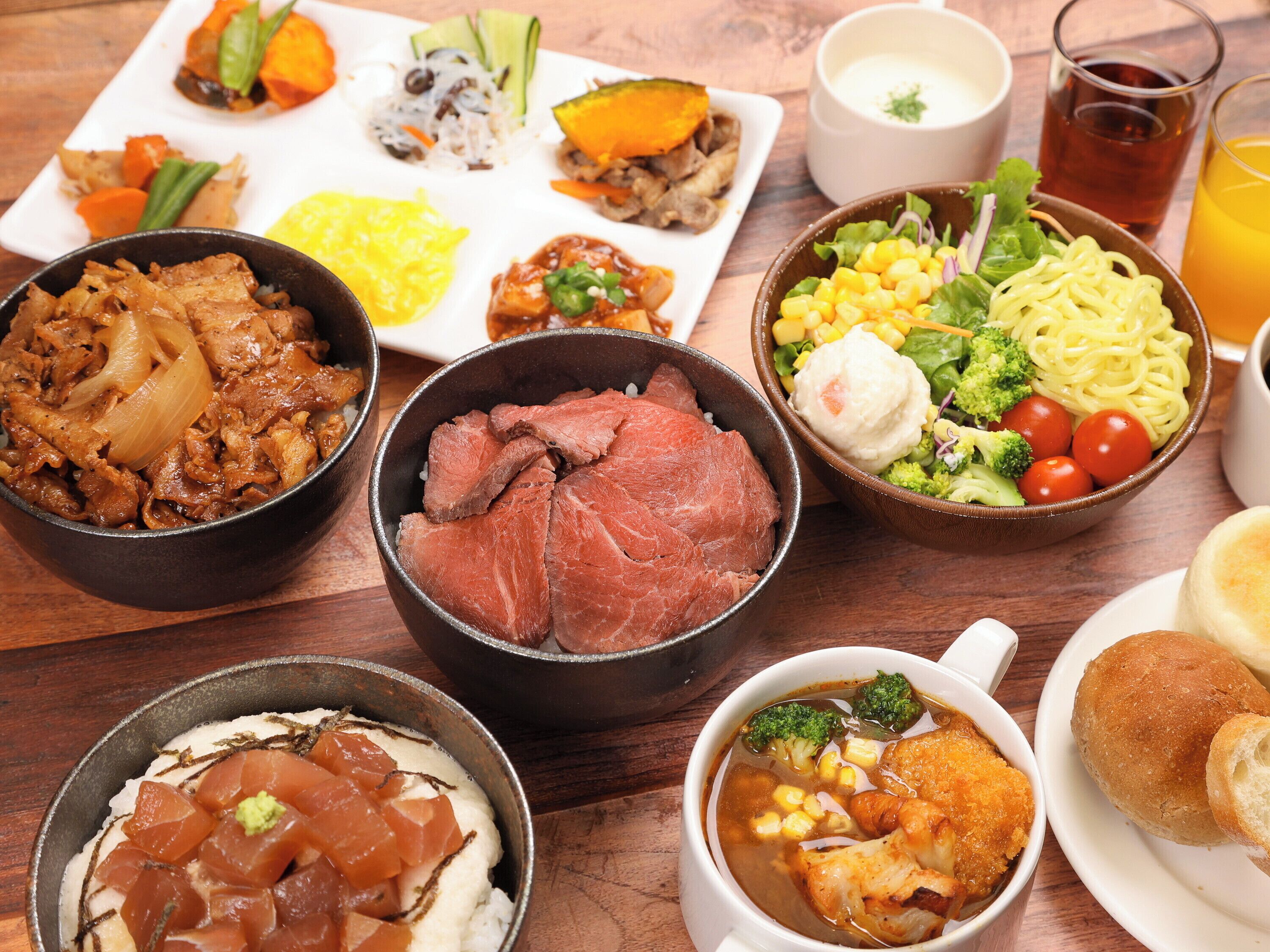 Daily buffet breakfast (JPY 1800 per person)