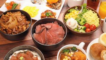 Daily buffet breakfast (JPY 1800 per person)