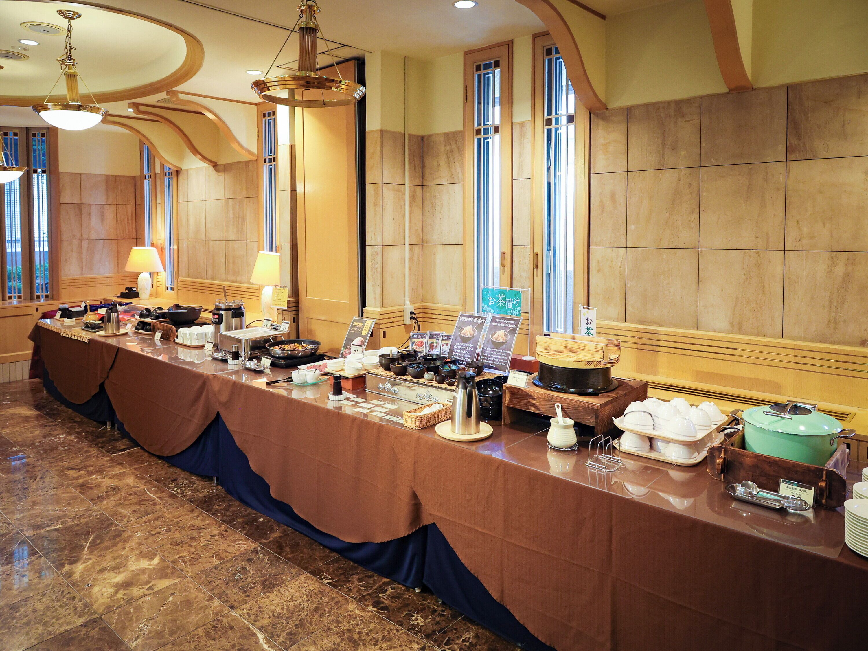 daily buffet breakfast (jpy 1800 per person)