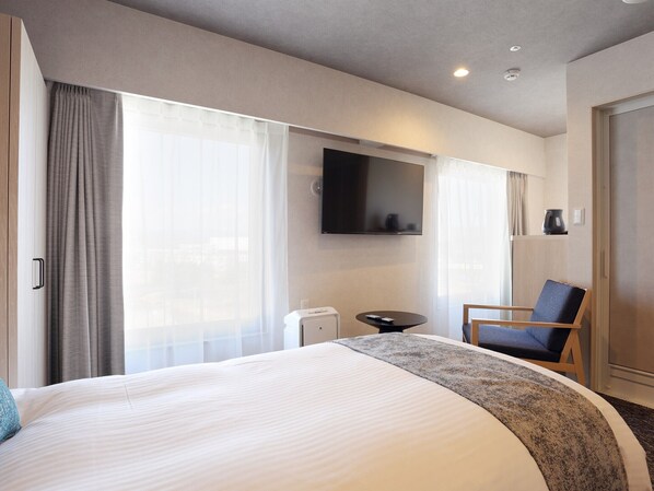 Desk, free WiFi, bed sheets