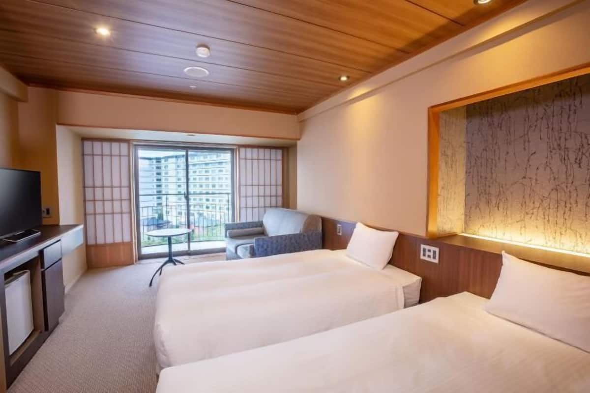 Caja de seguridad en la habitación, wifi gratis y ropa de cama