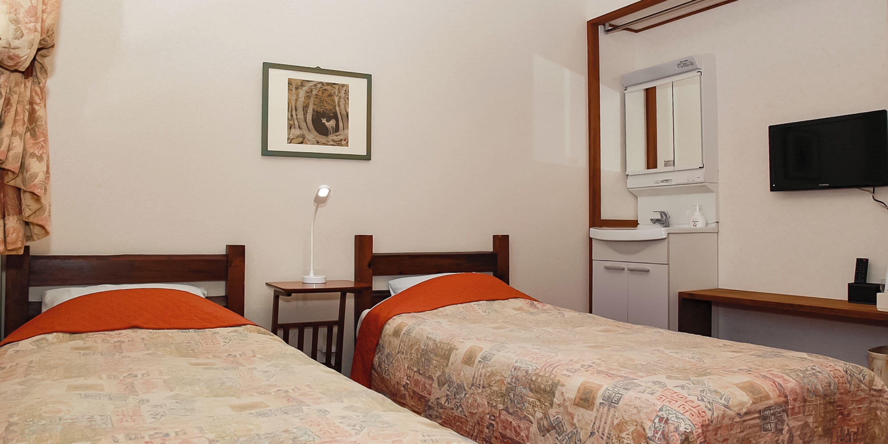 Twin Room | Blackout drapes, free WiFi, bed sheets