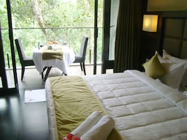 Estudio Premium, 1 cama de matrimonio grande, balcón, vistas a la montaña | Ropa de cama de alta calidad, minibar, caja fuerte y escritorio