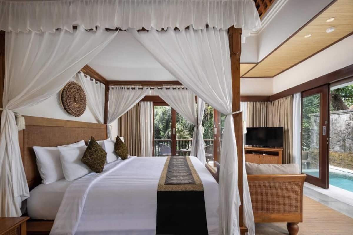 Premium bedding, pillowtop beds, minibar, in-room safe