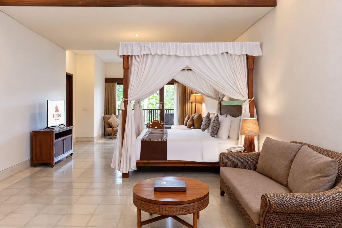 Suite, Hot Tub (River Valley) | Premium bedding, pillowtop beds, minibar, in-room safe