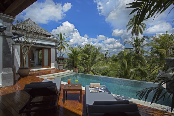 Ropa de cama de alta calidad, colchones con acolchado adicional, minibar