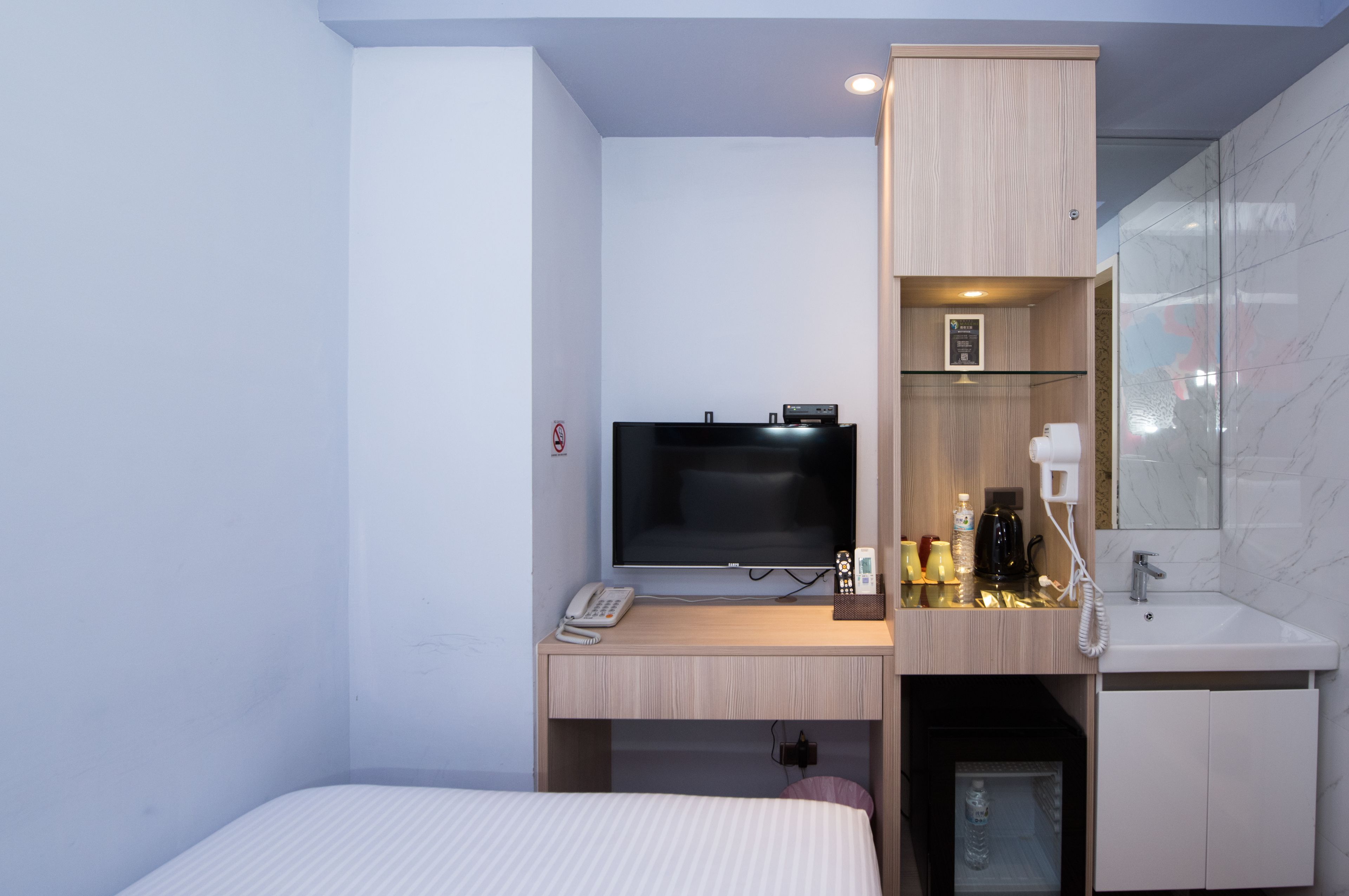 basic single room, 1 bedroom, non smoking | 1 bedroom, premium bedding, down duvets, pillow-top beds