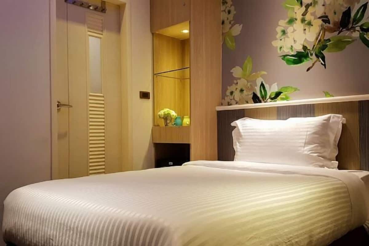 Premium bedding, down duvets, pillow-top beds, free minibar