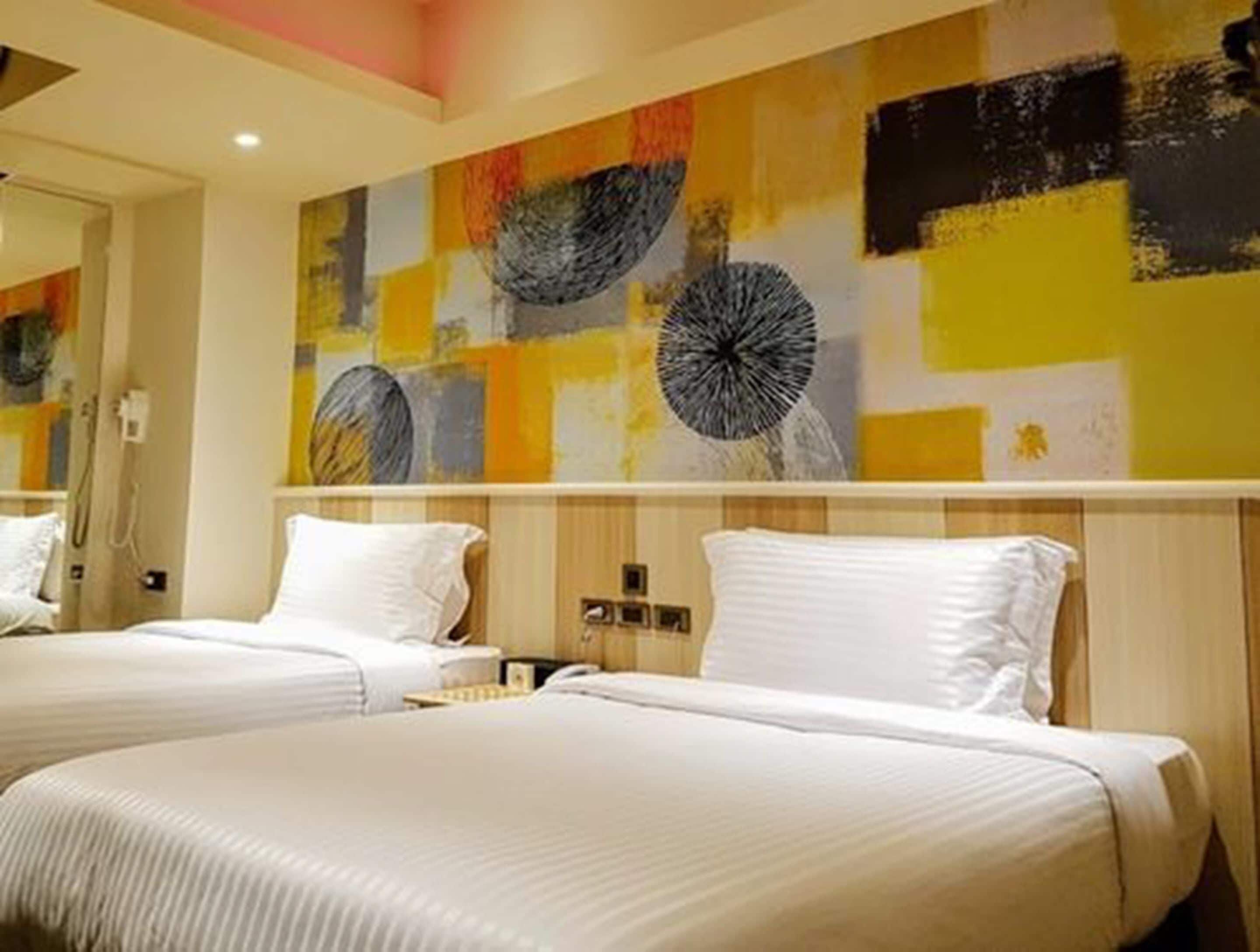 deluxe double or twin room, 1 bedroom, non smoking | 1 bedroom, premium bedding, down duvets, pillow-top beds