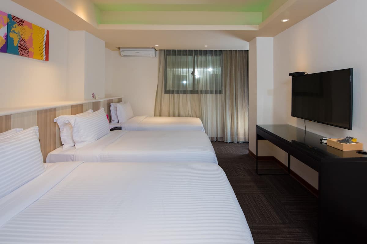 Deluxe Triple Room, 1 Bedroom, Non Smoking | Premium bedding, down comforters, pillowtop beds, minibar (free items)