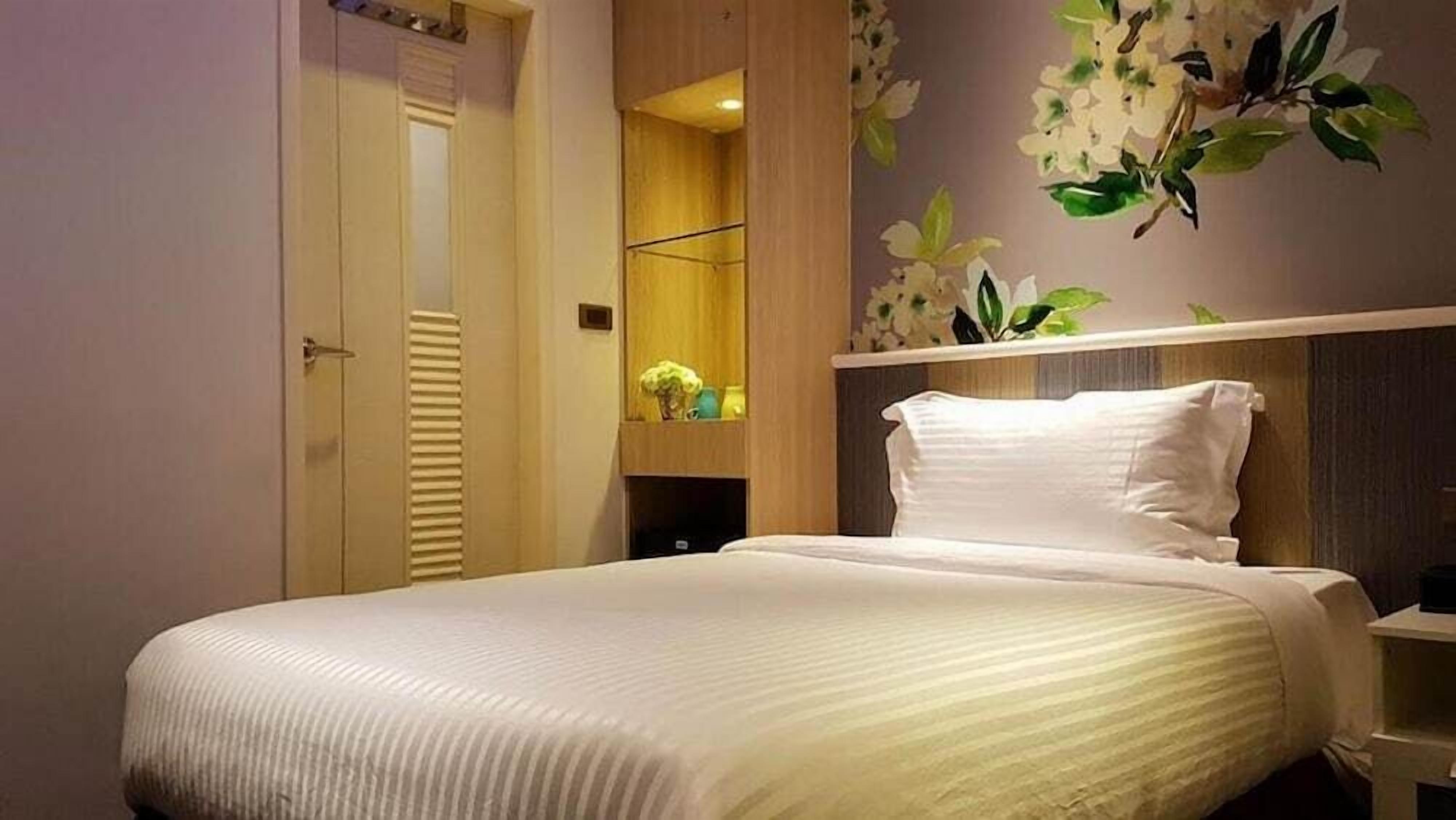 Premium bedding, down duvets, pillow-top beds, free minibar