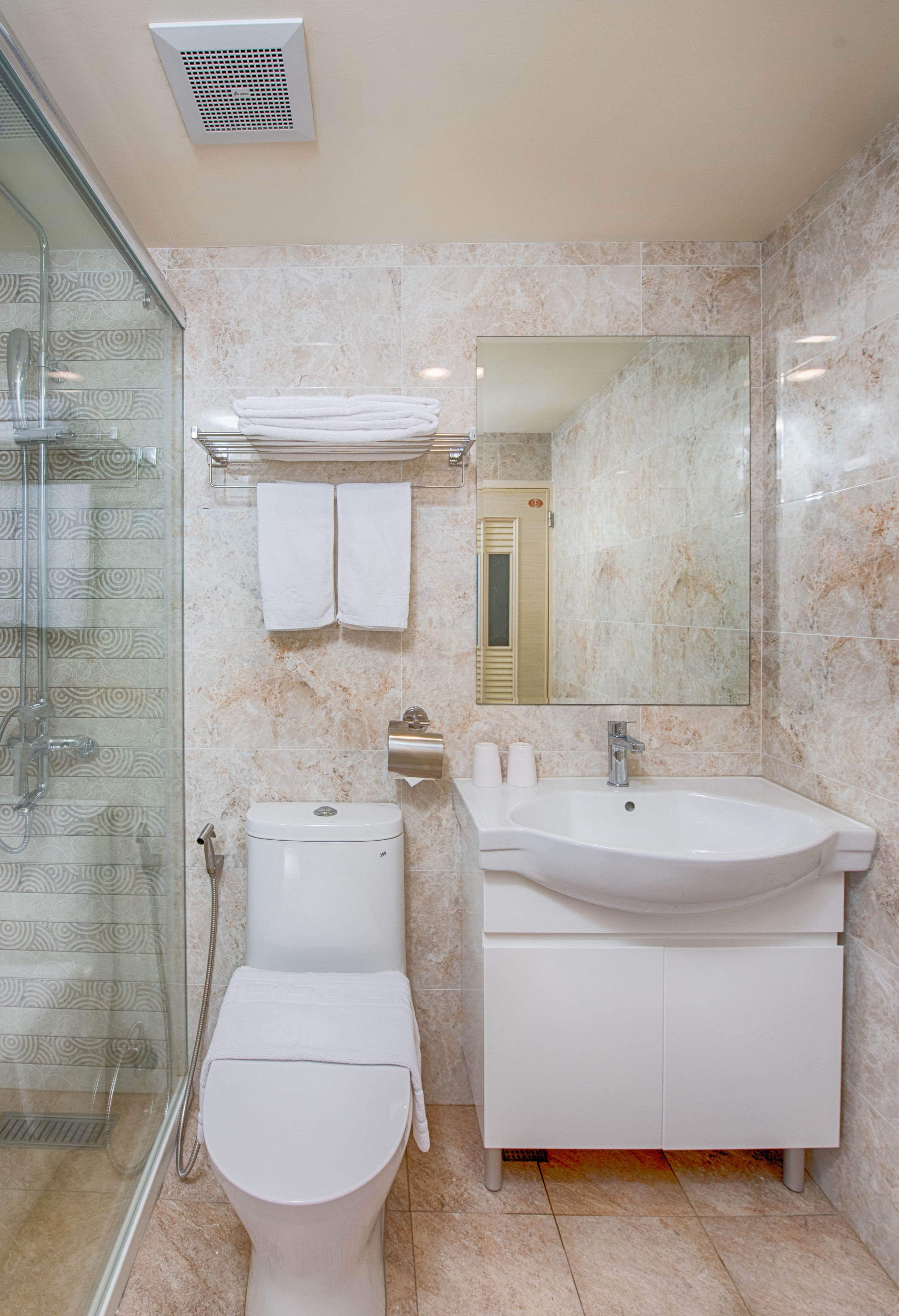 shower, rainfall showerhead, free toiletries, hair dryer