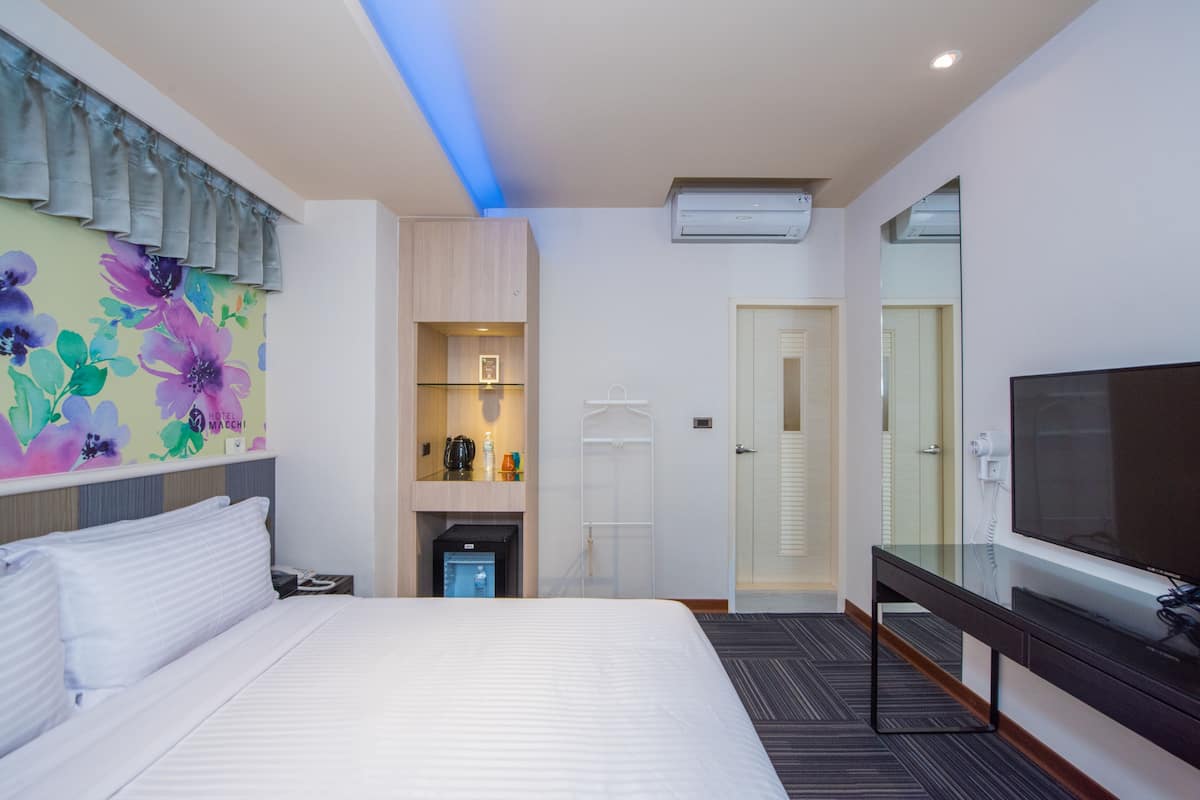 Standard Double Room, 1 Bedroom, Non Smoking | Premium bedding, down comforters, pillowtop beds, minibar (free items)