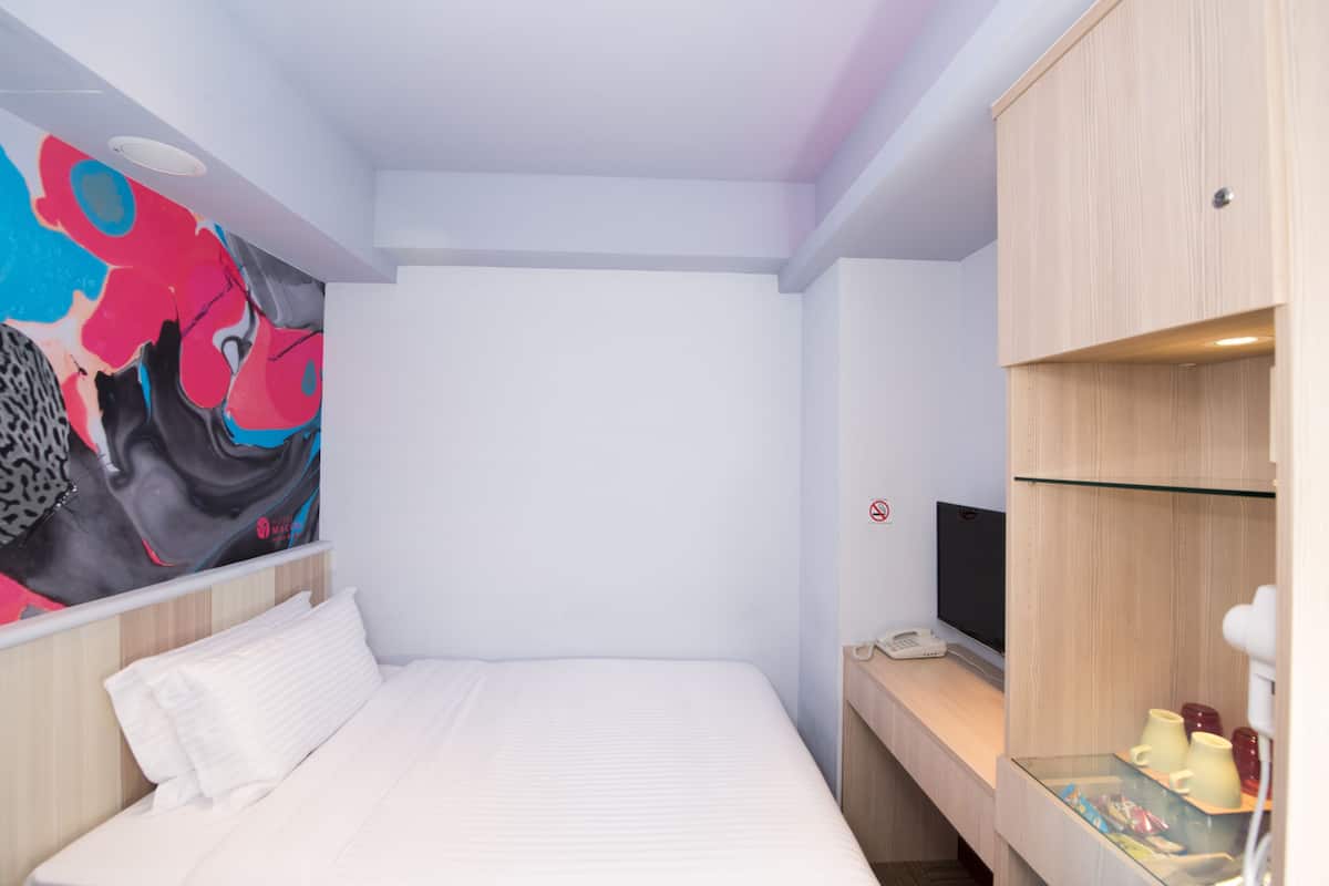 Quarto solteiro básico, 1 quarto, para não fumantes | Roupas de cama premium, edredons de pluma, camas com colchões pillow-top