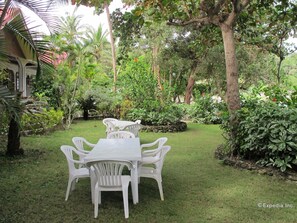 Se sirven desayunos, comidas, cenas y cocina local e internacional 