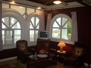 King Suite | Minibar, in-room safe, individually furnished, free cribs/infant beds