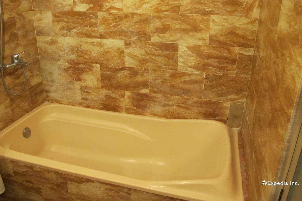 superior double room | deep-soaking bathtub