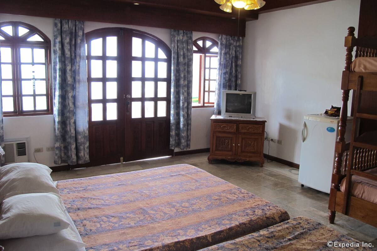 executive family suite | minibar, in-room safe, individually furnished, free cots/infant beds