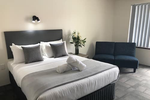 Habitación doble Deluxe, 1 cama Queen size | Ropa de cama de alta calidad y escritorio