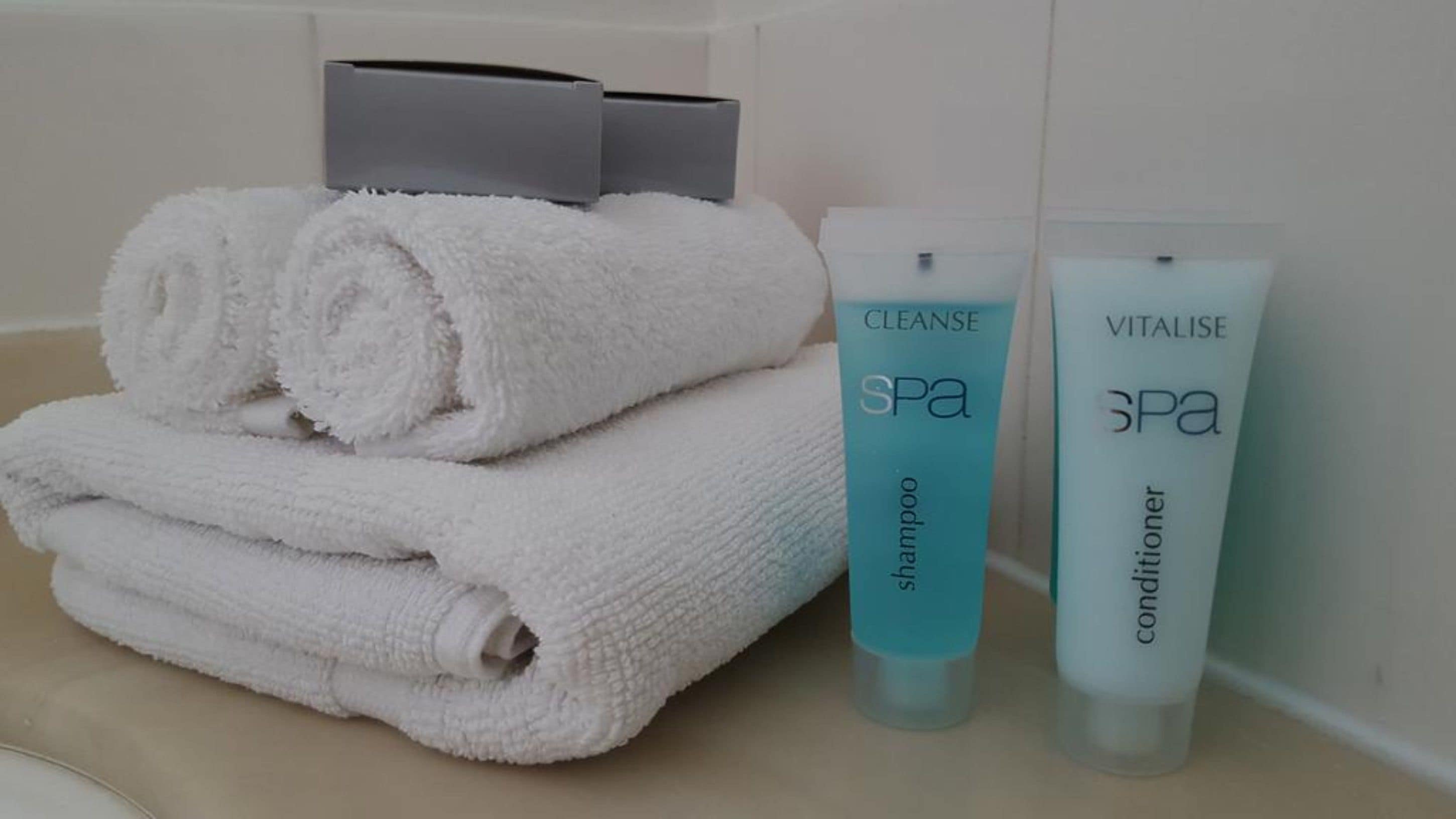 淋浴设施、免费洗浴用品、吹风机、毛巾