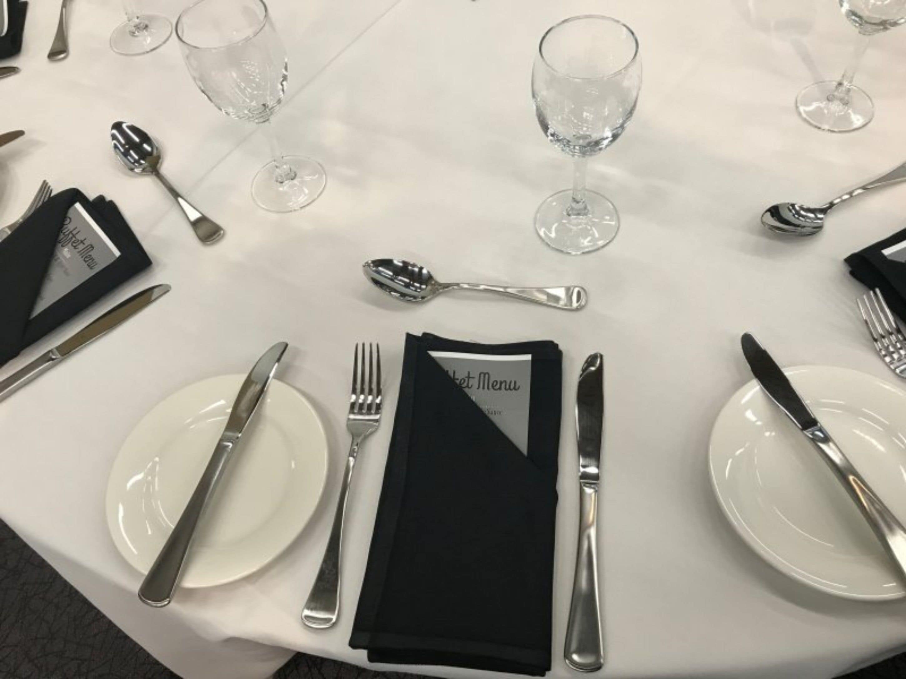 Frühstück, Mittagessen, Abendessen, lokale Küche, Speisen im Freien 