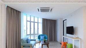 Art Suite Deluxe | Desk, free WiFi, individually decorated, individually furnished - Hotel de Art i-City Shah Alam (Shah Alam)