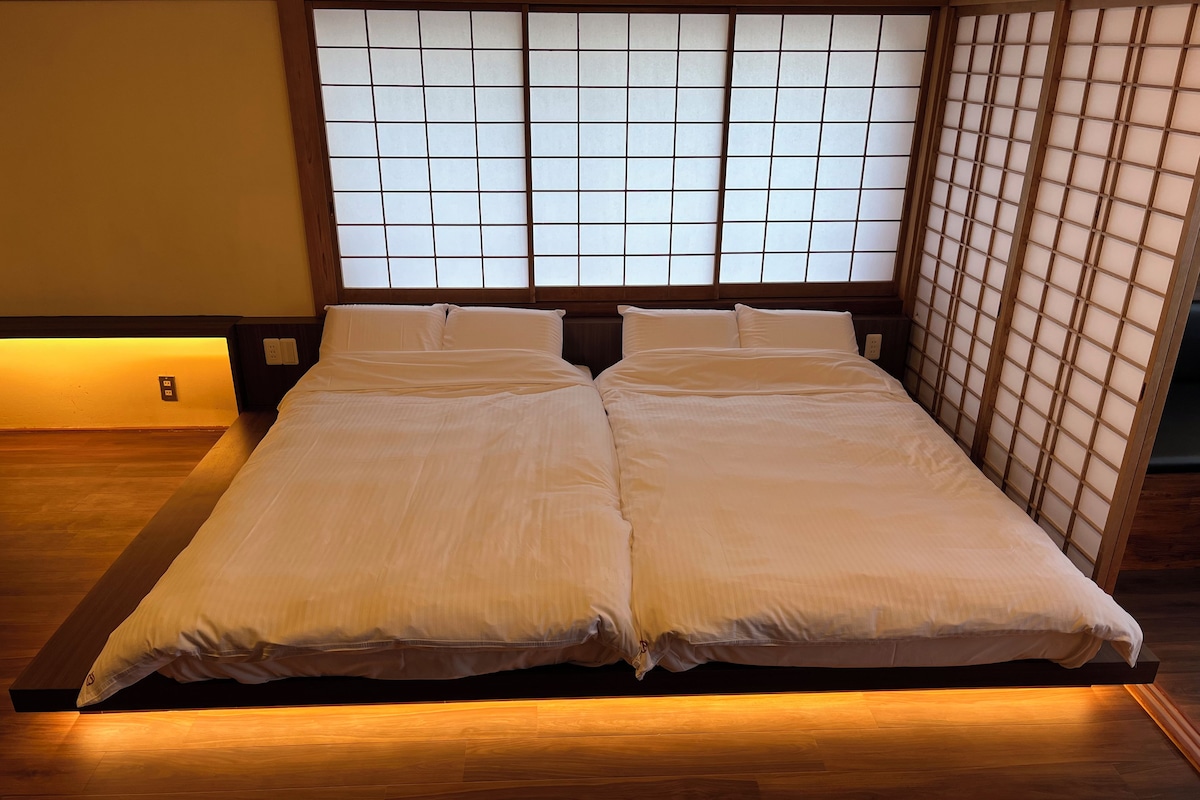 Peti besi dalam bilik, Wi-fi percuma, cadar katil 