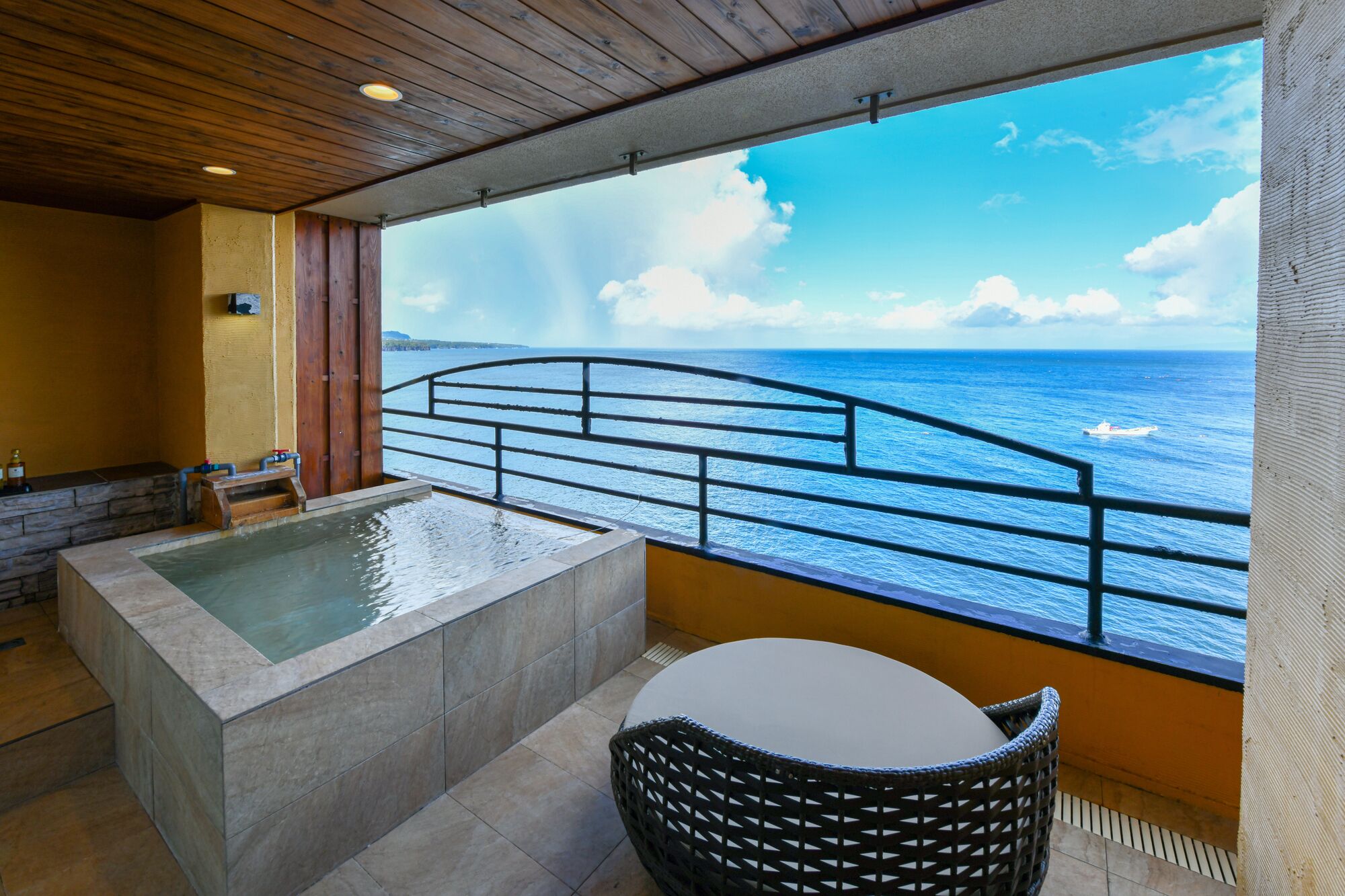 In-room safe, free WiFi