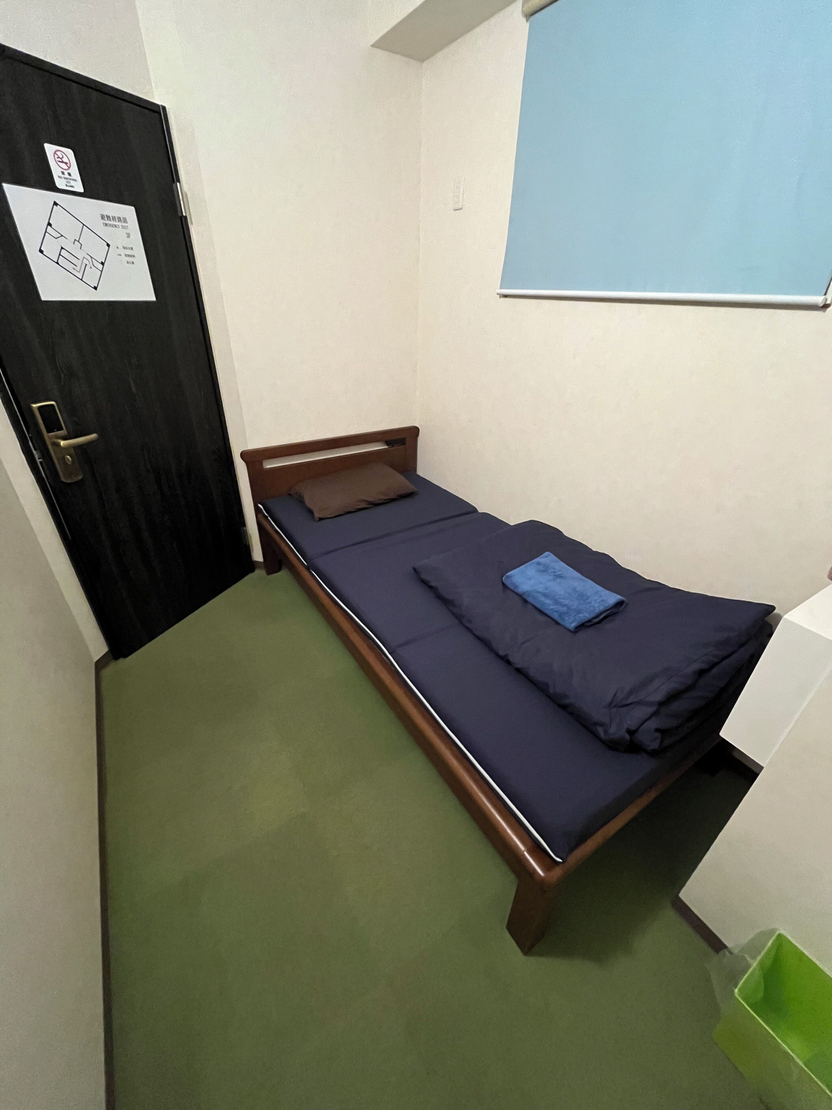 Habitación individual económica | Insonorización, wifi gratis y ropa de cama 