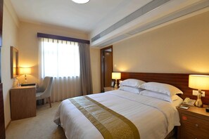 房內夾萬、遮光窗簾/窗簾、摺床/加床 (收費)、免費 Wi-Fi