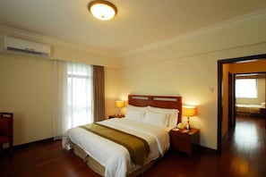 In-room safe, blackout curtains, rollaway beds, free WiFi - Ming Wah Apartment Shenzhen (Shenzhen)