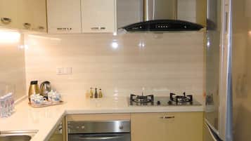 Full-sized fridge, coffee/tea maker, electric kettle