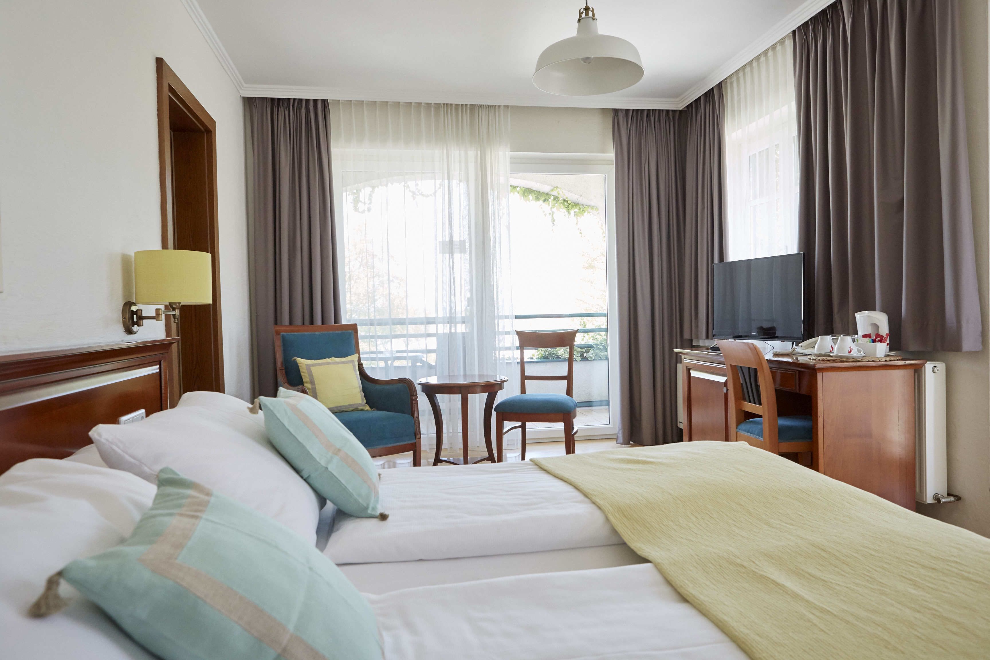 double room, balcony, lake view (seewirt sds) | room amenity