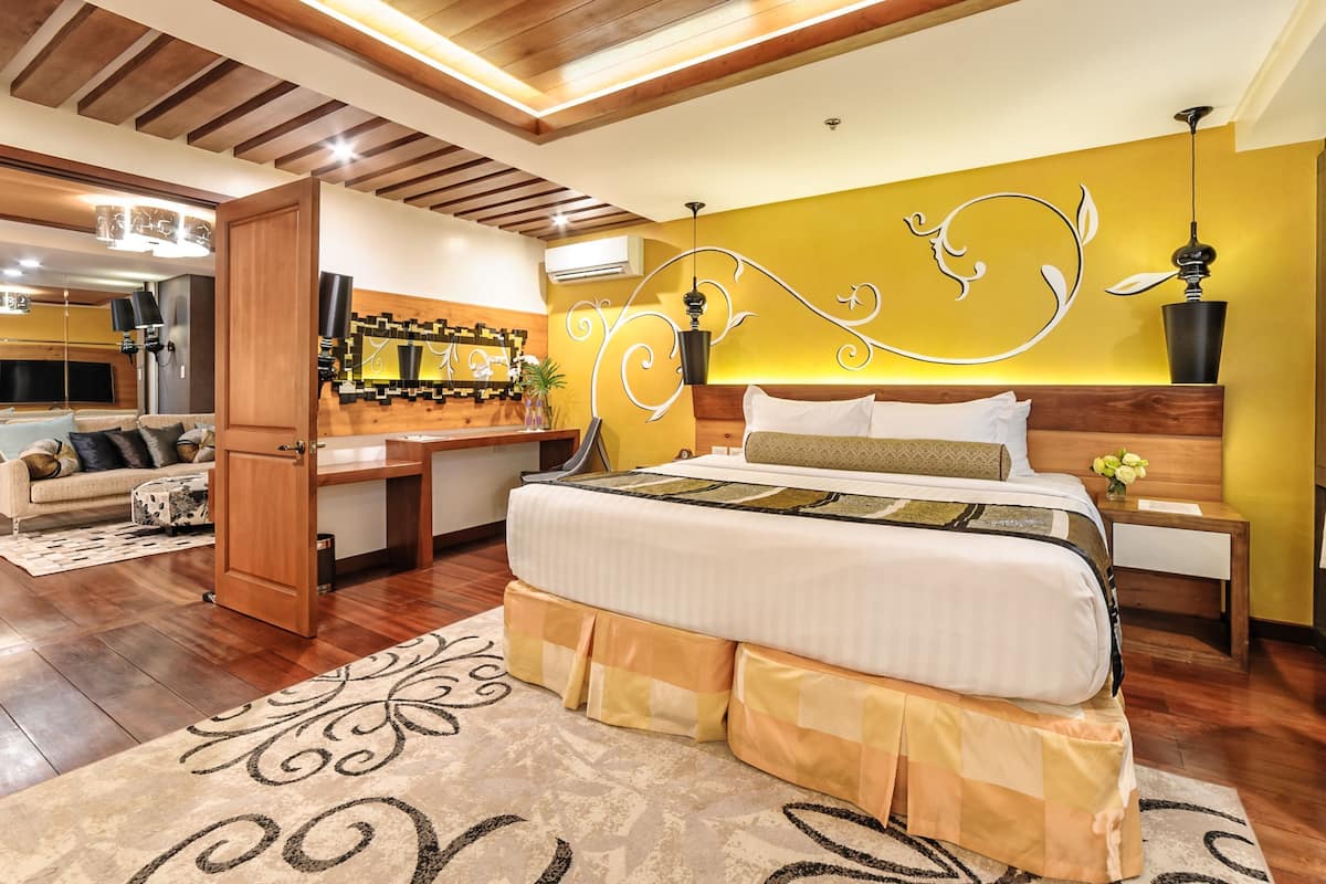 In-room safe, desk, iron/ironing board, free WiFi