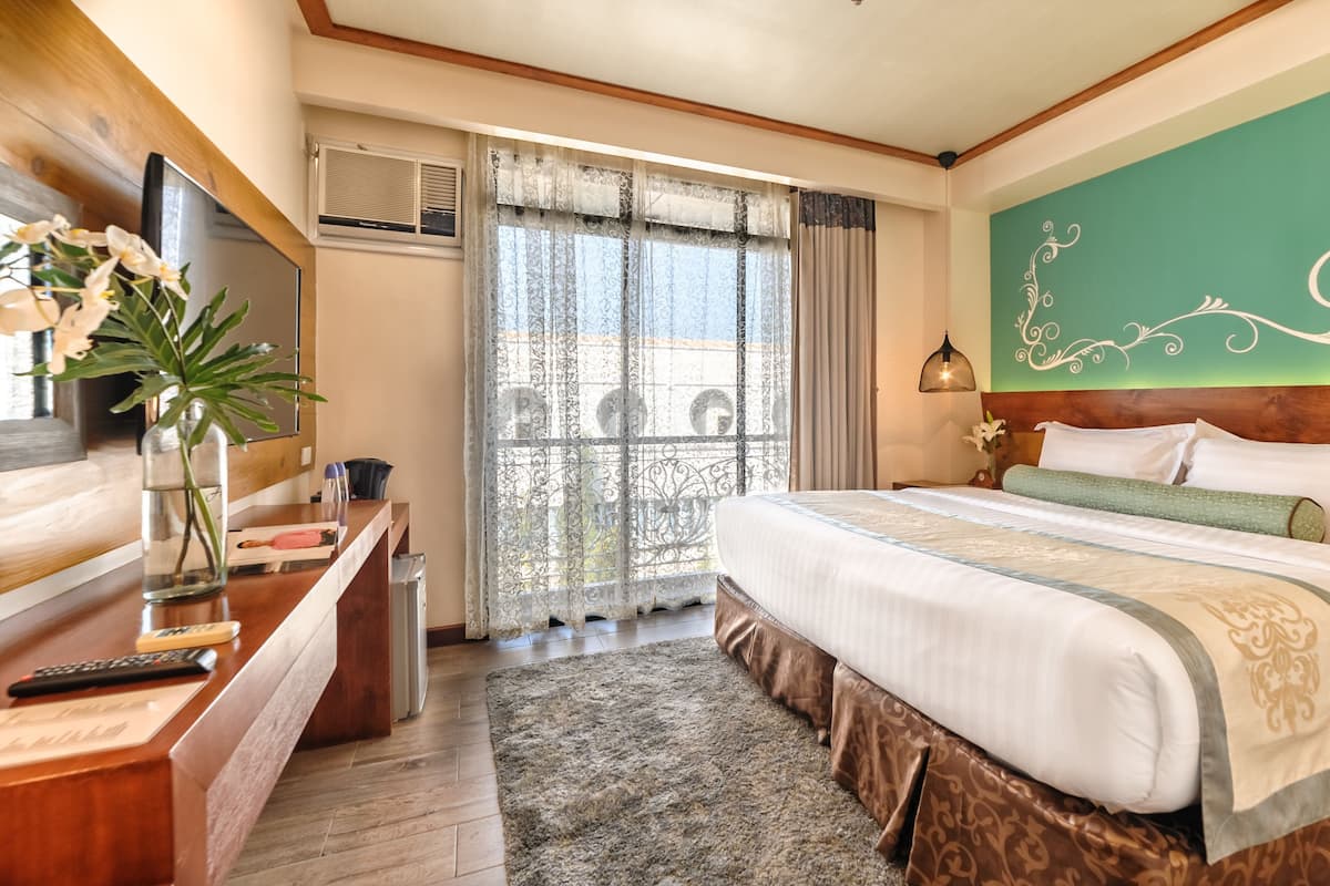 In-room safe, desk, iron/ironing board, free WiFi