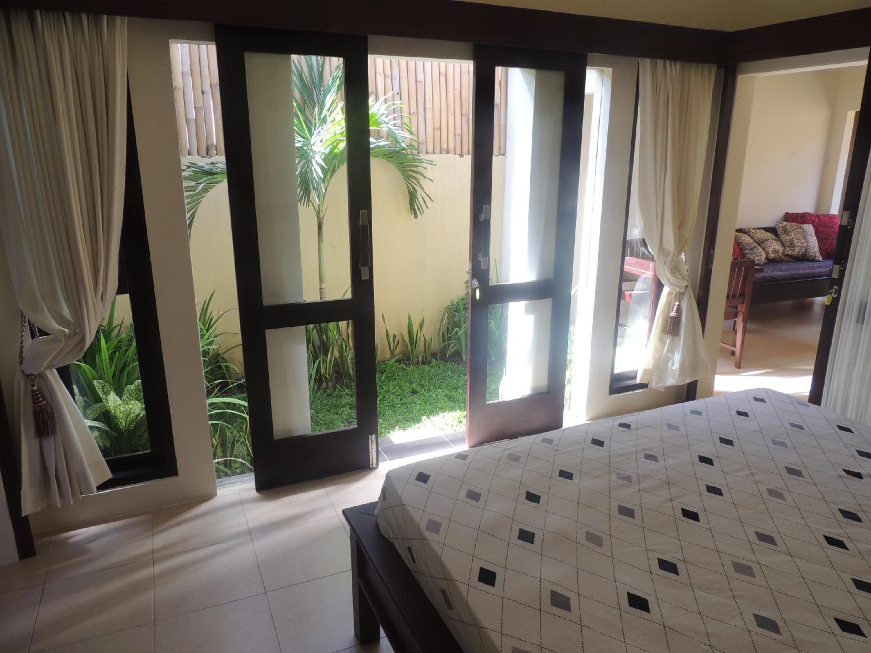 迷你吧、房內夾萬、書桌、隔音