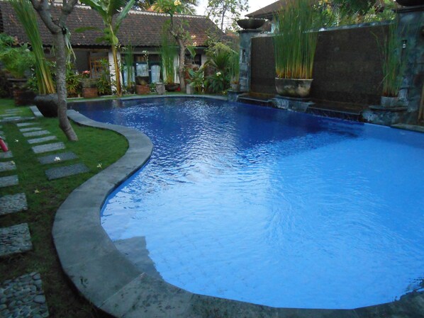 Outdoor pool, pool loungers