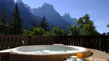 Bañera de hidromasaje al aire libre
