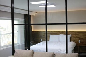 Suite, 1 Queen-Bett | Verdunkelungsvorhänge, schallisolierte Zimmer, kostenloses WLAN