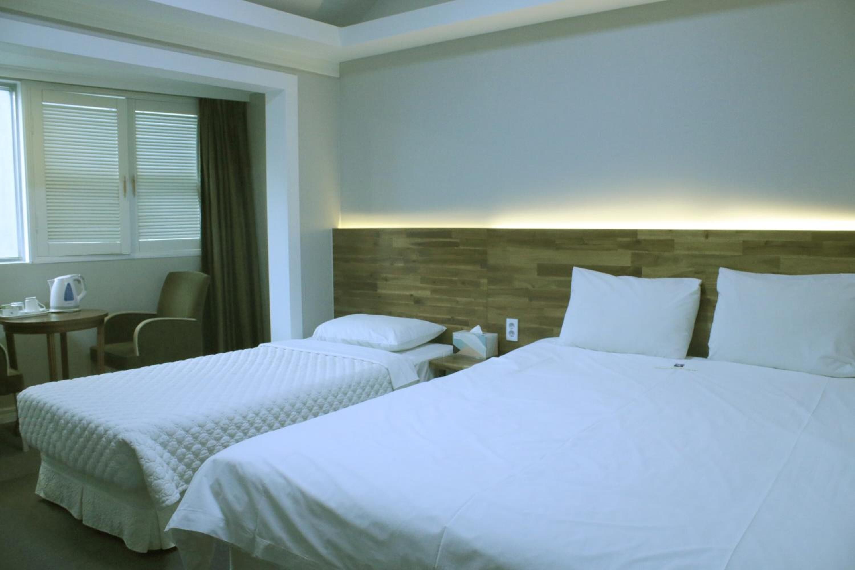 blackout curtains, soundproofing, free wifi, bed sheets