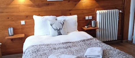 Standard Double Room | Desk, iron/ironing board, free WiFi, bed sheets