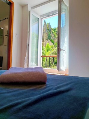 Family Room | Desk, iron/ironing board, free WiFi, bed sheets - Hôtel du Col de Crous (Peone)
