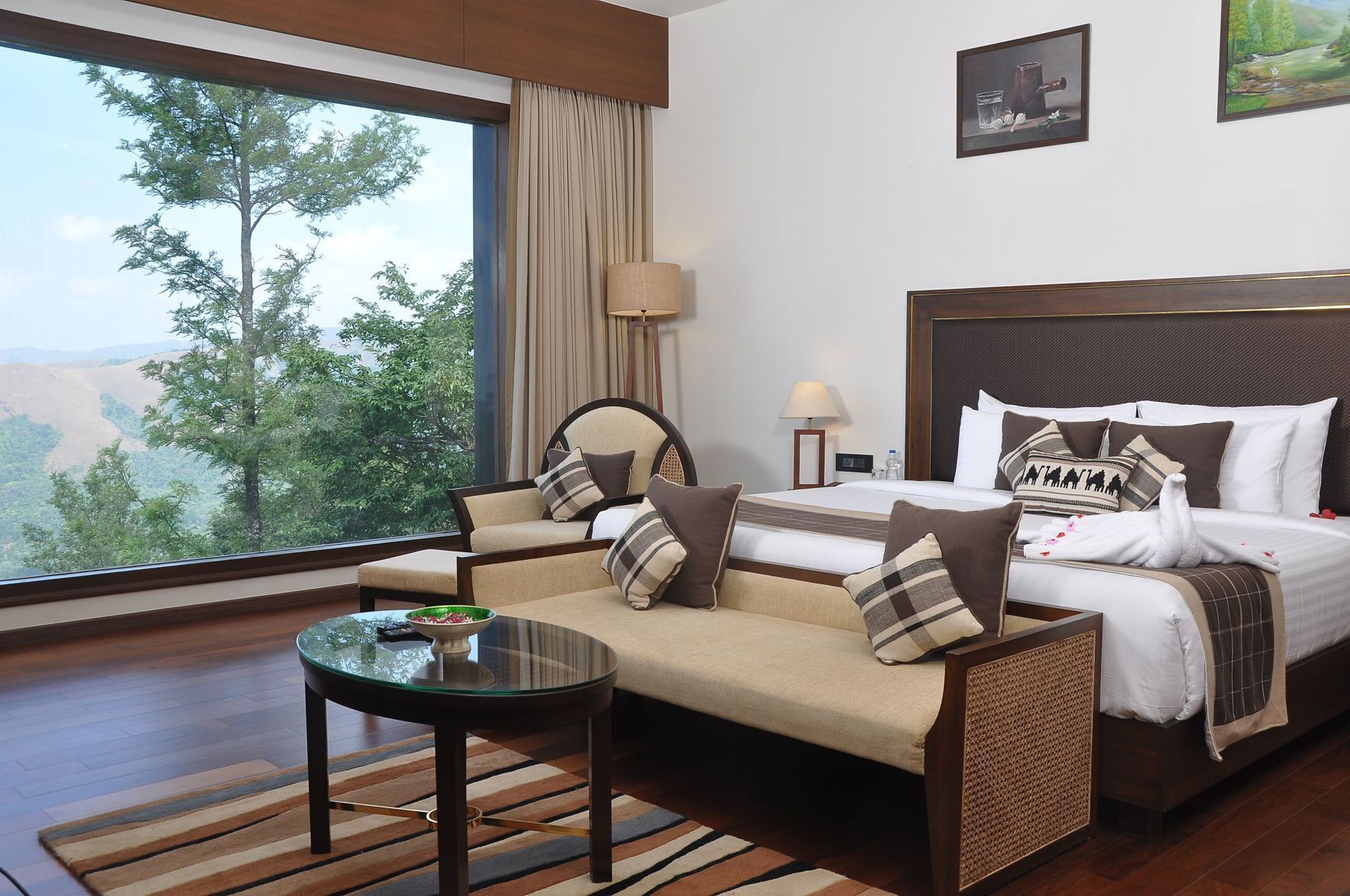 Premium bedding, soundproofing, iron/ironing board, free WiFi