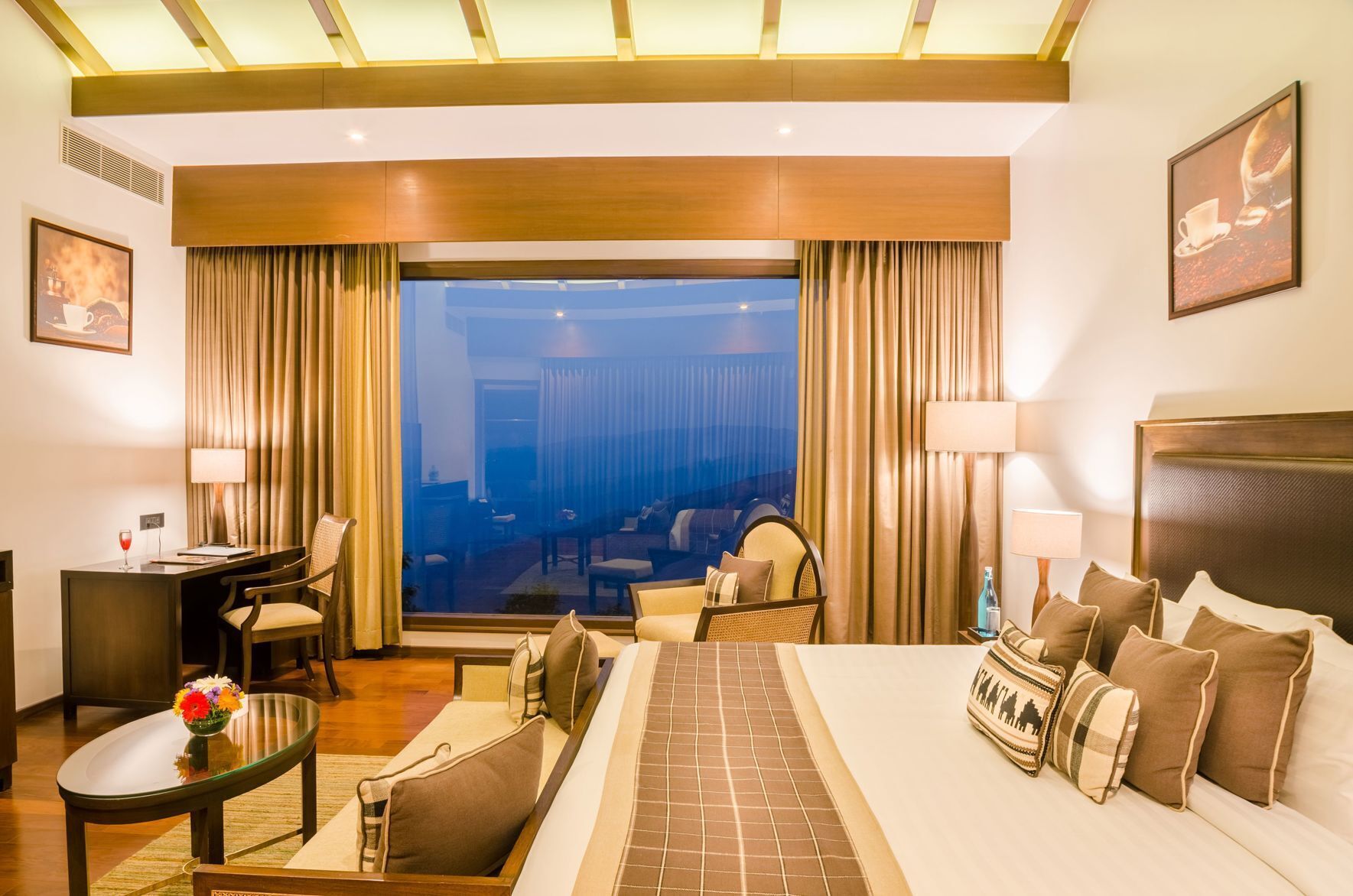 Premium bedding, soundproofing, iron/ironing board, free WiFi