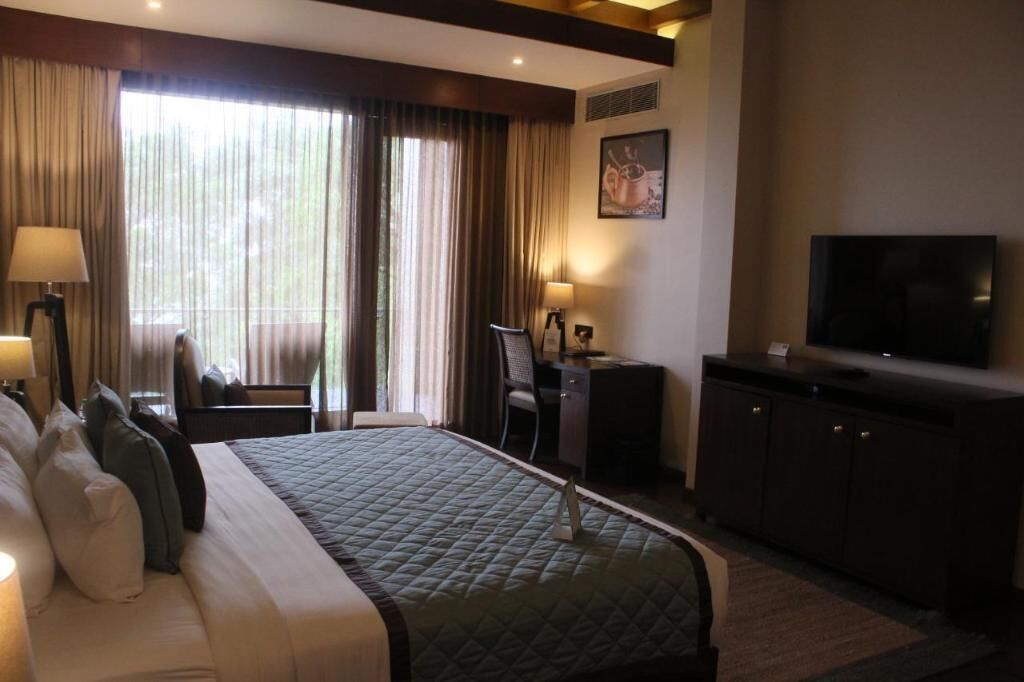Premium bedding, soundproofing, iron/ironing board, free WiFi
