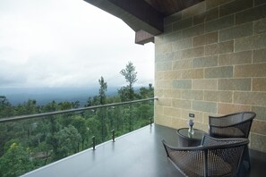 Garden Suites | Balcony - Trivik Hotels & Resorts, Chikmagalur (Chikkamagaluru)
