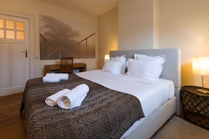 Deluxe-Apartment, 3 Schlafzimmer, 2 Bäder | 3 Schlafzimmer, hochwertige Bettwaren, Bügeleisen/Bügelbrett