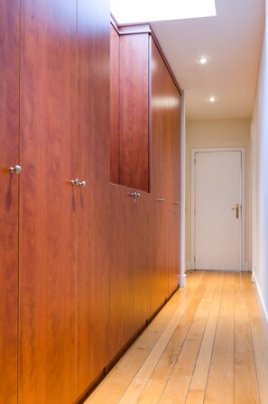 Deluxe-Apartment, 3 Schlafzimmer, 2 Bäder | Wohnbereich | Flachbildfernseher