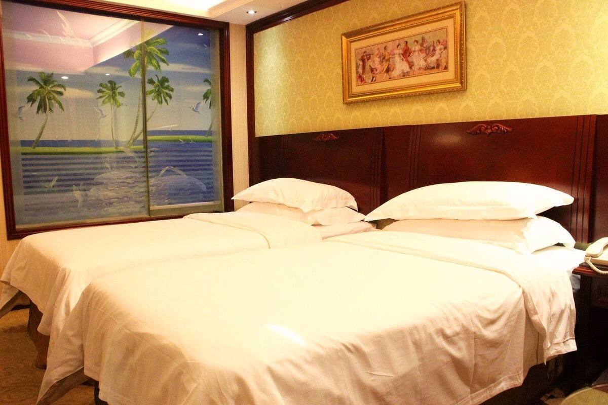 Deluxe Room, 2 Twin Beds | Desk, blackout drapes, free WiFi