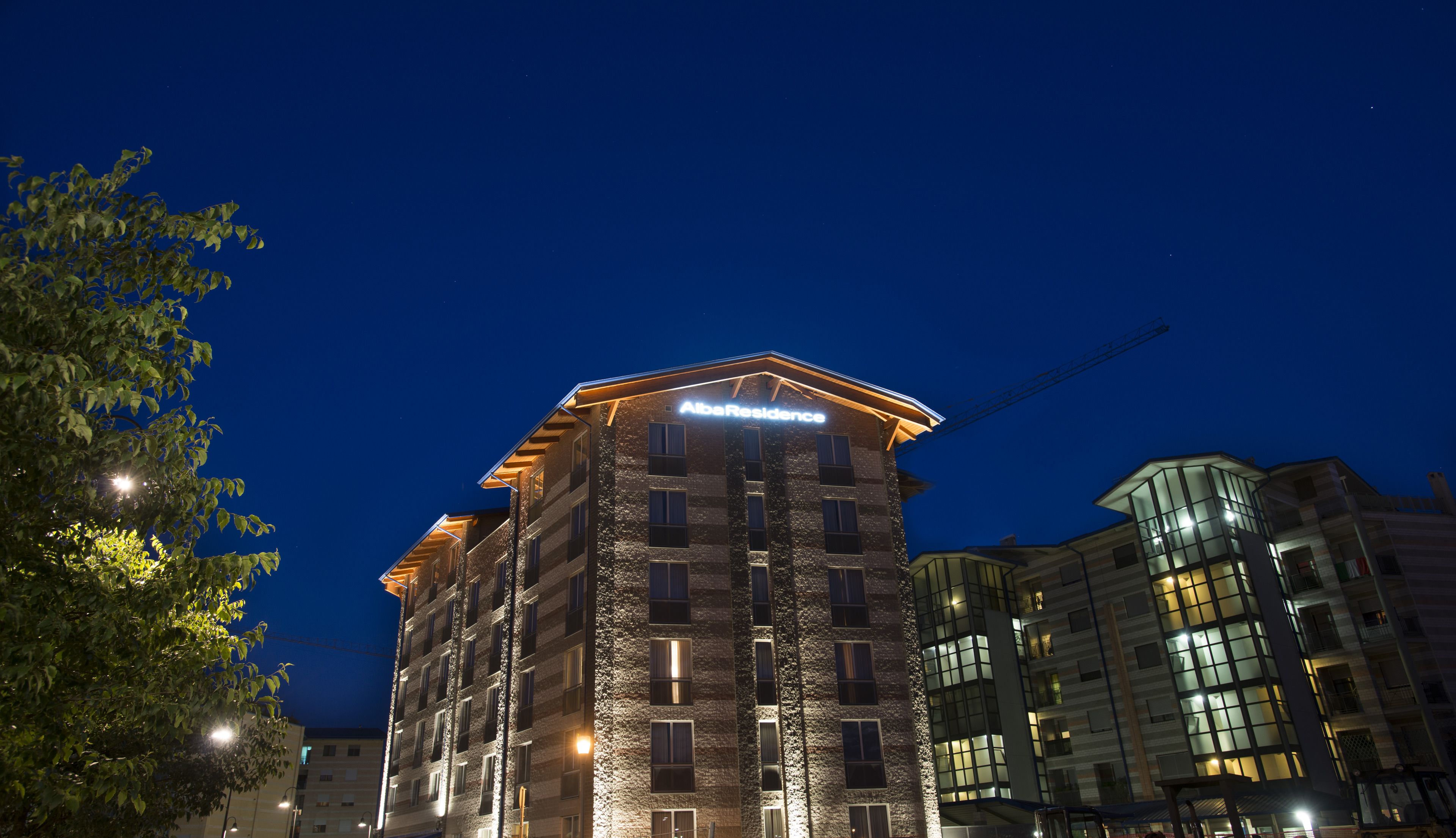 住宿正面 - 傍晚/夜晚